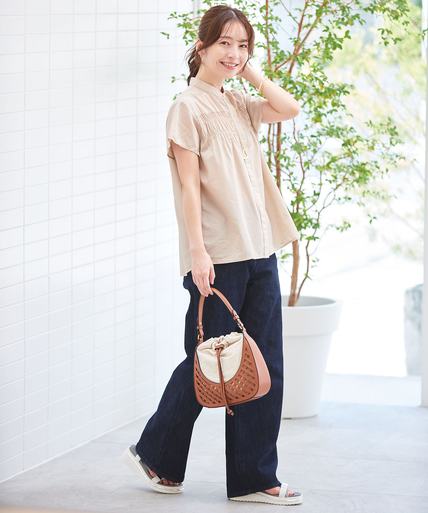 美品★限定デザイン choucho スタンドカラー ブラウス 36 ベージュ レディース ギャザーデザイン バンドカラー ブラウス【一部店舗限定