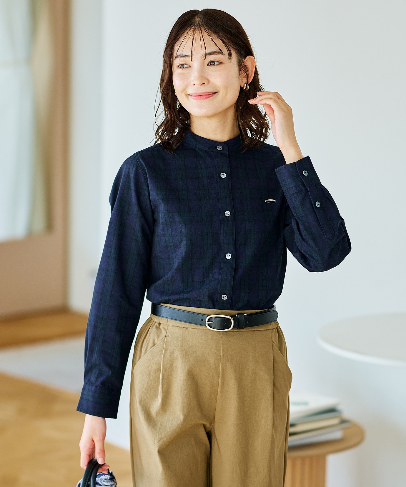 [新品HER.]ブラックタイブラウス(新品未使用タグ付き) レディース シャンブレー 襟デザイン ブラウス通販 [0301-48100