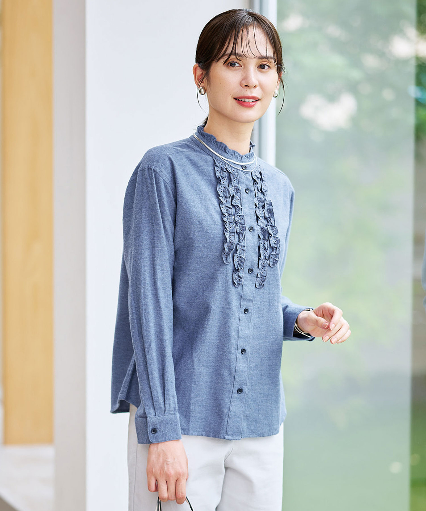 SNIDEL 刺繍入りフリル長袖ブラウス SNIDEL 刺繍入りフリル長袖ブラウス