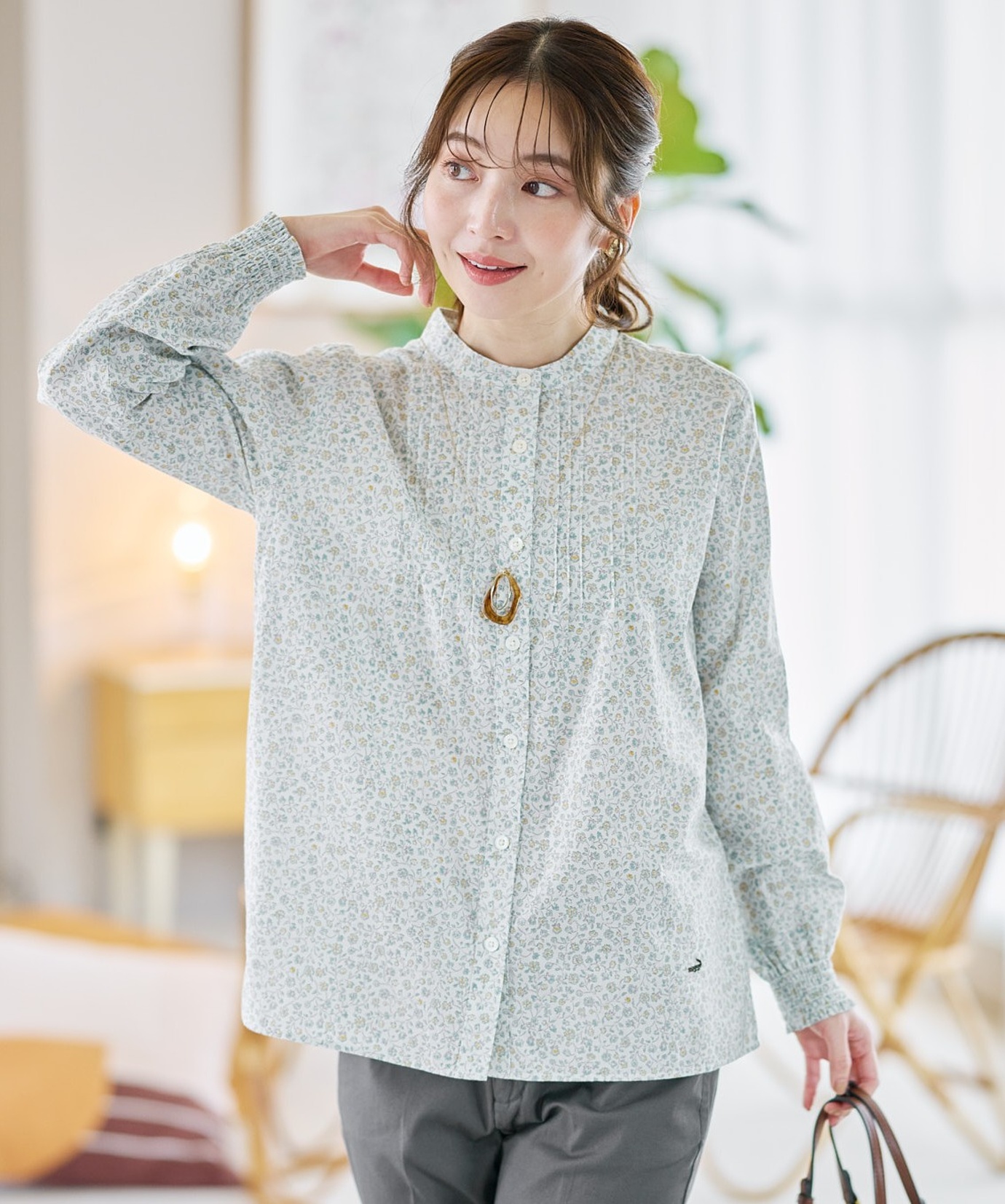 新品　かぐれ ピグメントダイピンタックブラウス かぐれ（カグレ）の「ピグメントダイピンタックブラウス（シャツ