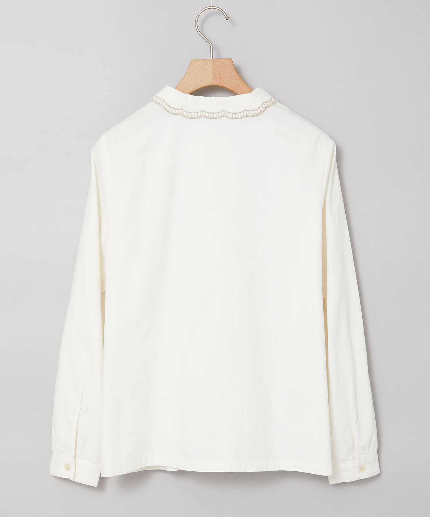 松*様 新品タグ付き　LOKITHO 刺繍入り長袖ホワイトブラウス 松*様 新品タグ付き LOKITHO 刺繍入り長袖ホワイトブラウス 2025年最新