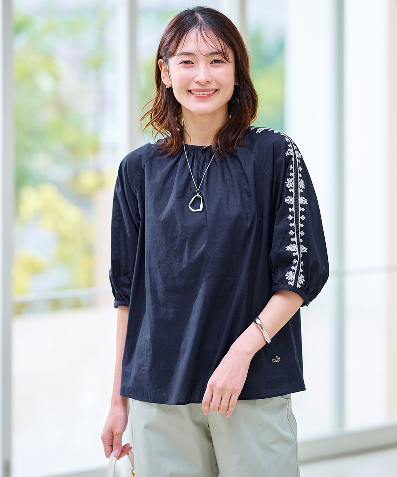BABY 王冠刺繍ブラウス 長袖 懐古 レディース 袖刺繍 プルオーバー ブラウス通販 [0301-63115