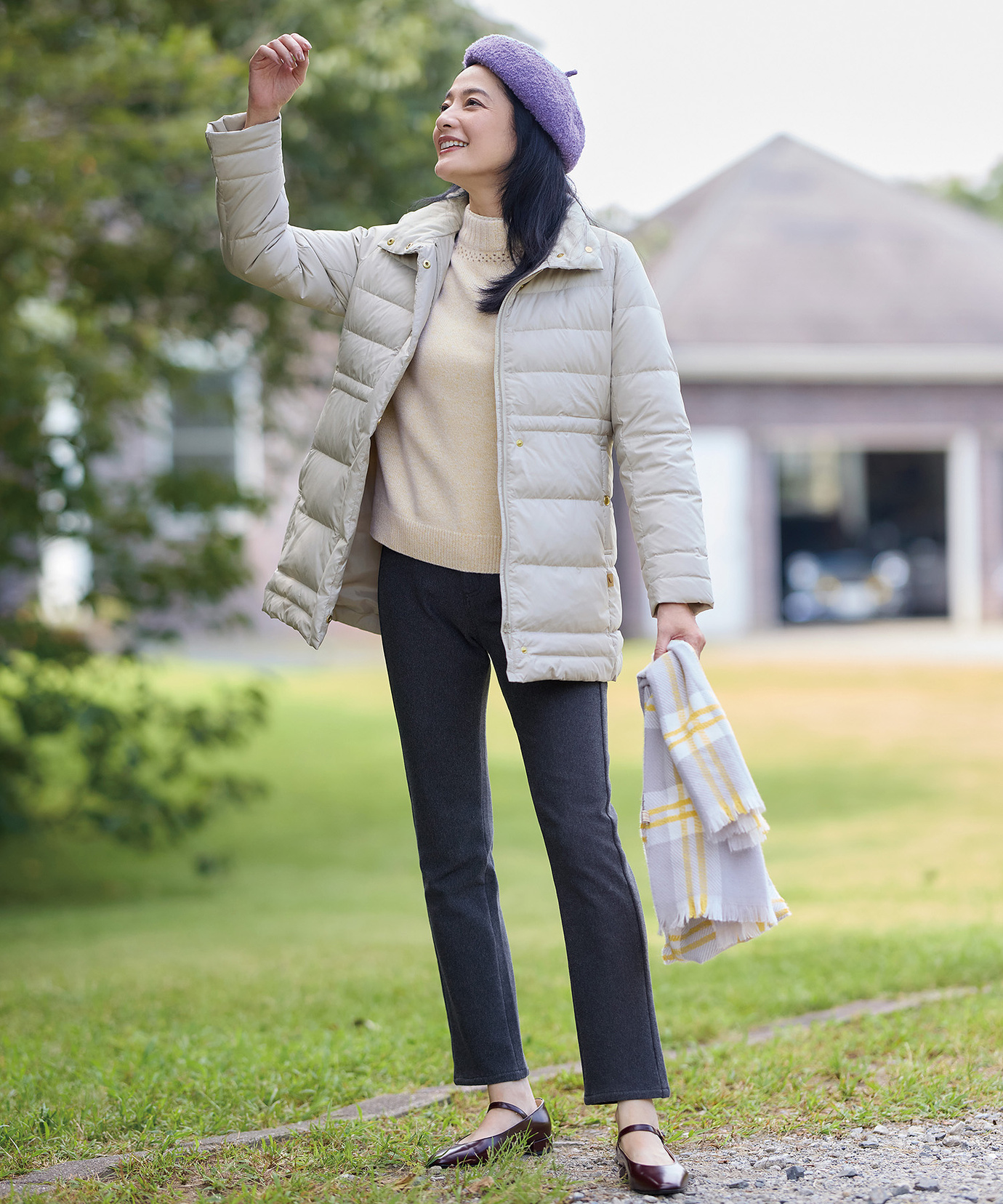 美品♪ビアズリー 袖刺繍ニット 立体フラワー ボトルネック 美品♪ビアズリー 袖刺繍ニット 立体フラワー ボトルネック