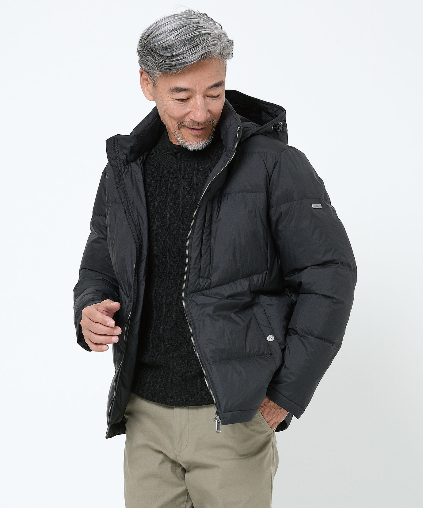 GIVENCHY フード付きオーバーサイズダウンジャケット GIVENCHY フード付きオーバーサイズダウンジャケット GIVENCHY フード