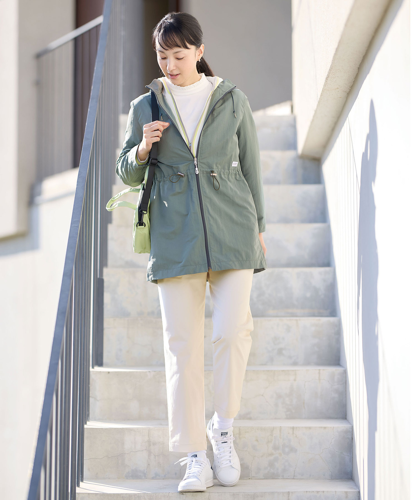 910131　PLEATSPLEASE　英字柄　ハイネック　長袖 PLEATS PLEASE 現行定番商品 ブラックタートルネック プリーツプリーズ