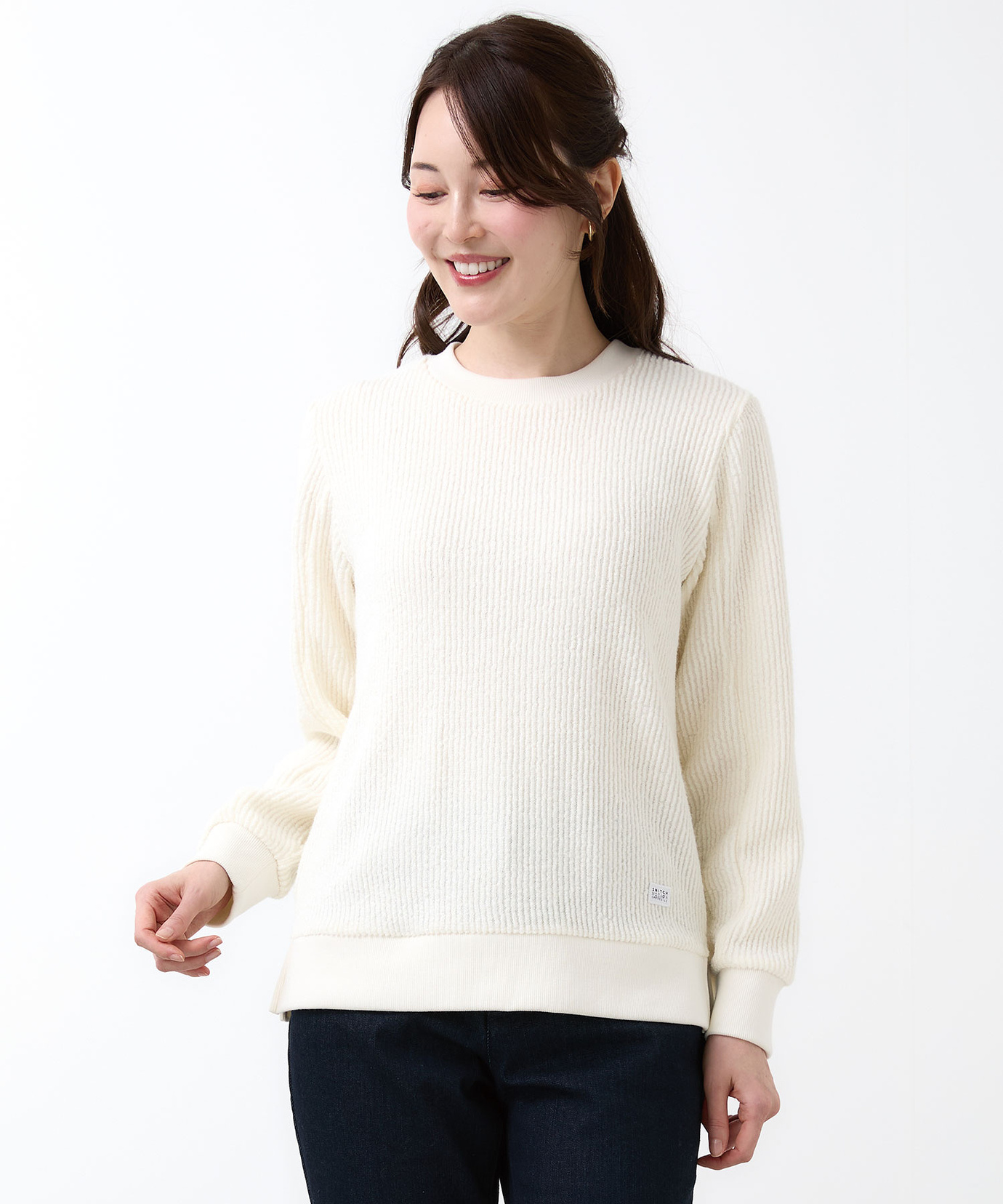 ホワイト クルーネック トレーナー アームパッチ付き レディース ニット風 クルーネックトレーナー通販 [2002-56210