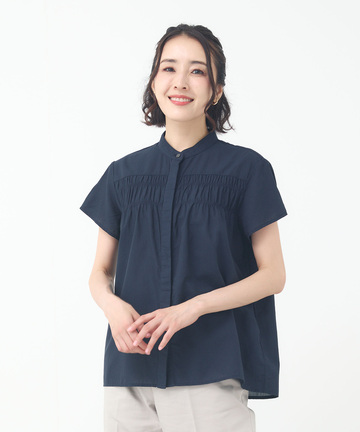 ギャザーデザイン バンドカラー ブラウス【一部店舗限定】