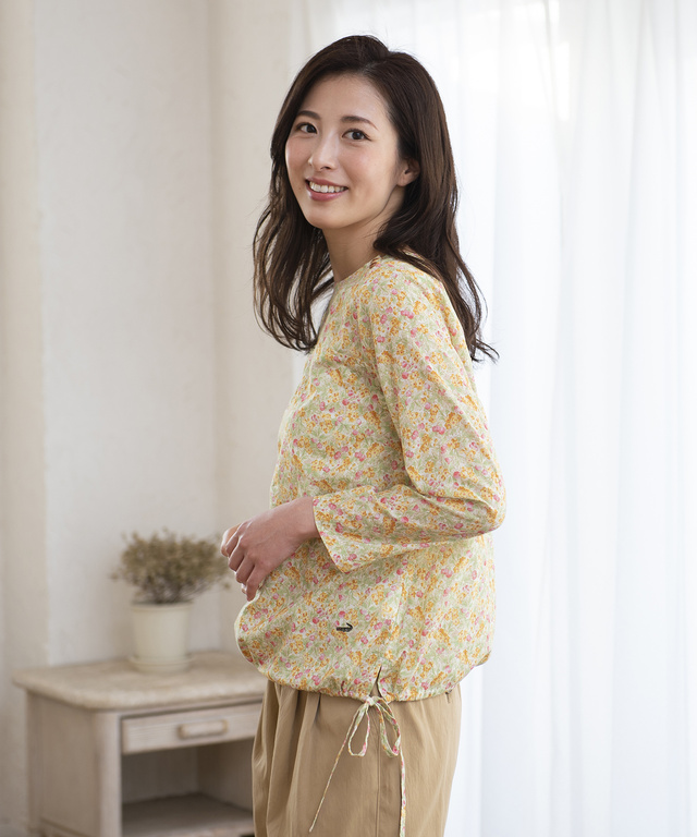 小花柄プリントプルオーバー