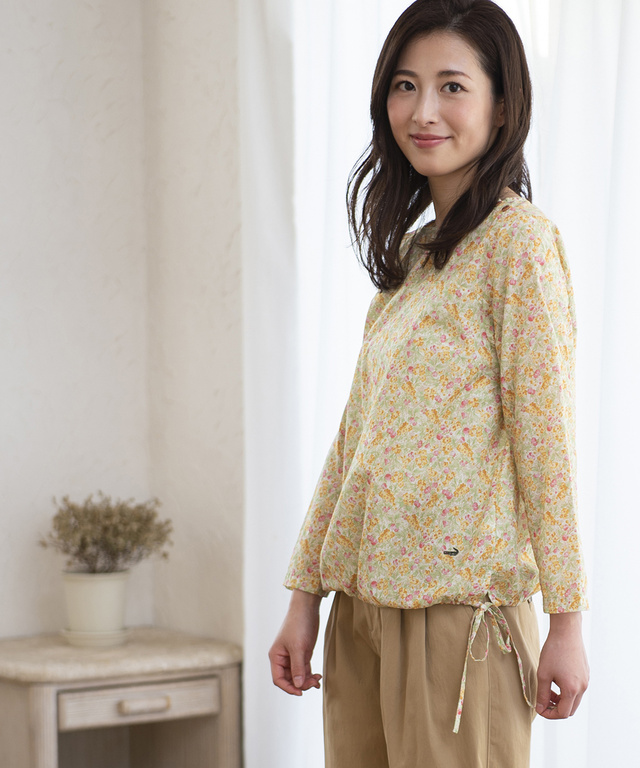 小花柄プリントプルオーバー