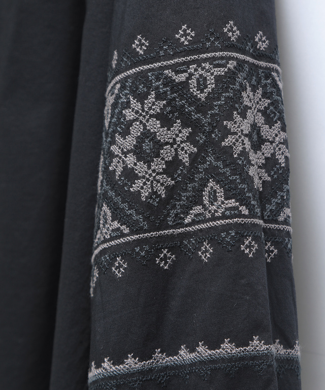 袖刺繍 プルオーバー ブラウス