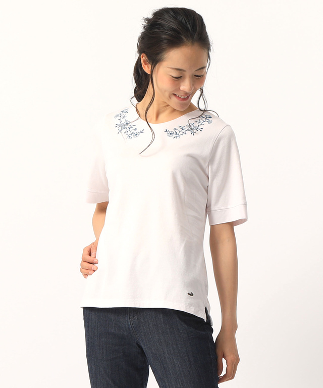 襟刺繍Tシャツ