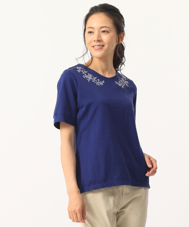 襟刺繍Tシャツ