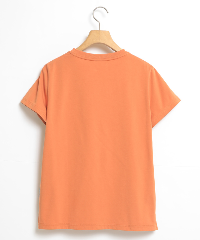 ロゴ衿プリントTシャツ