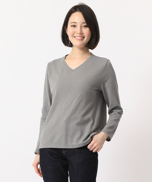 VネックTシャツ