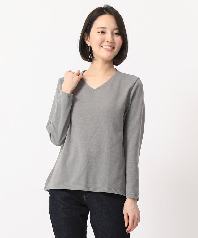 VネックTシャツ