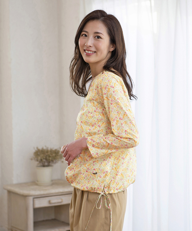 小花柄プリントプルオーバー
