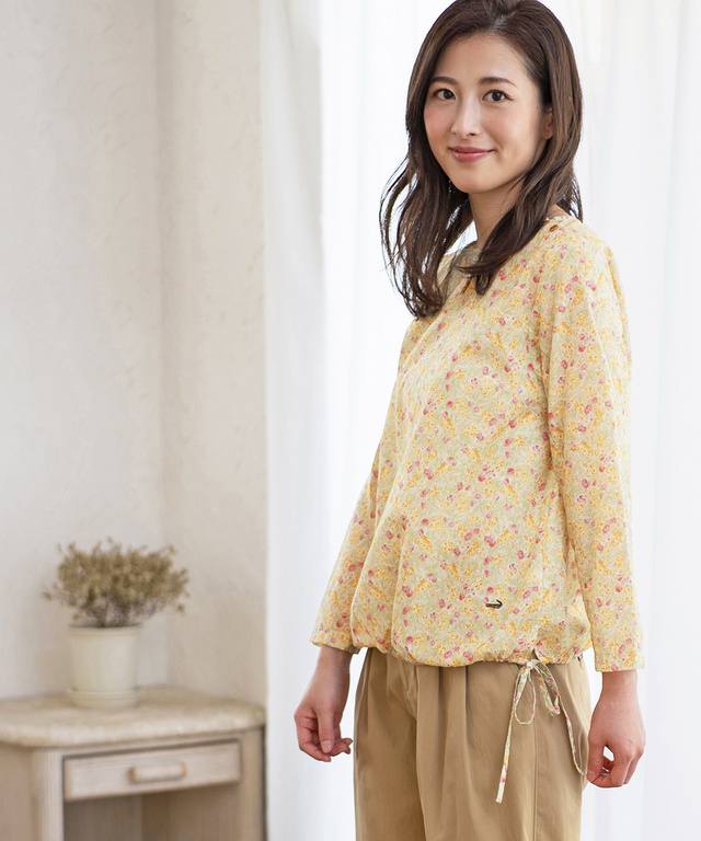 小花柄プリントプルオーバー