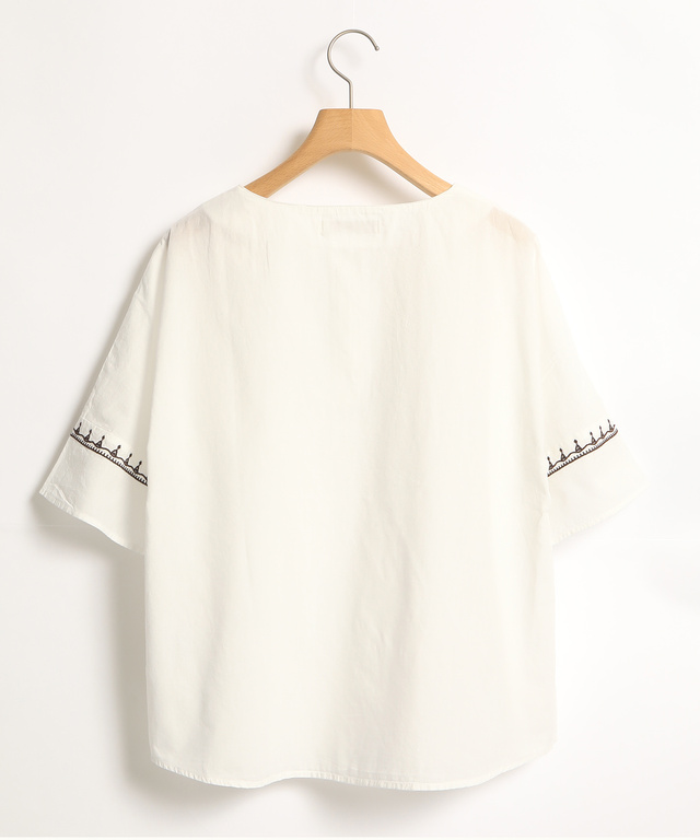 ボリューム袖刺繍プルオーバー