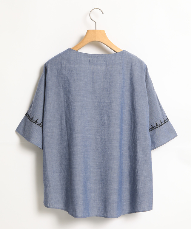 ボリューム袖刺繍プルオーバー