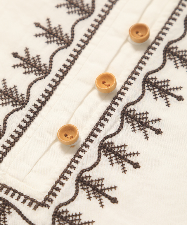 ボリューム袖刺繍プルオーバー