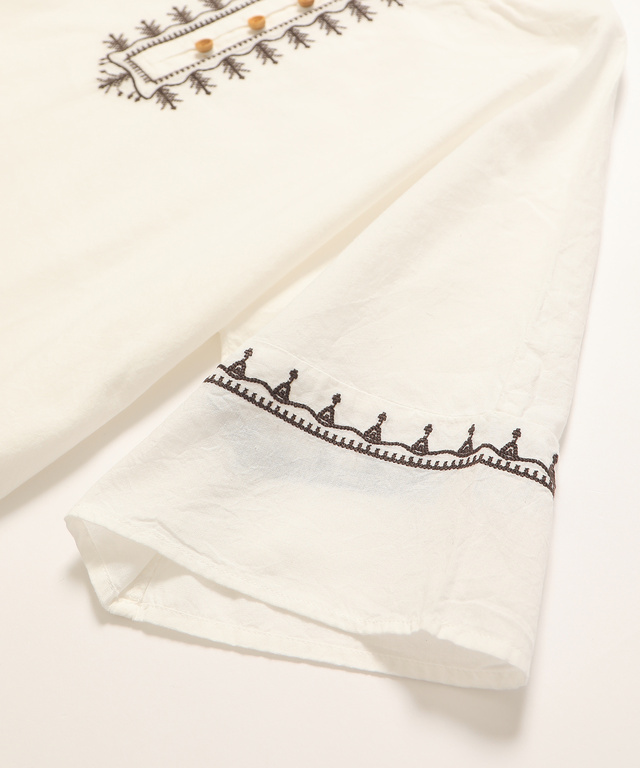 ボリューム袖刺繍プルオーバー