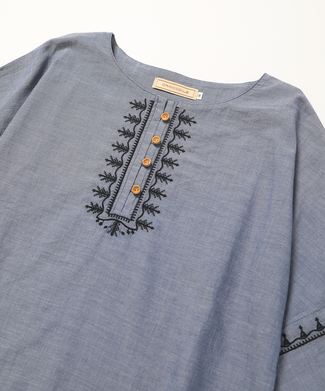ボリューム袖刺繍プルオーバー