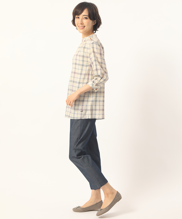 肩ボタンハイネックブラウス