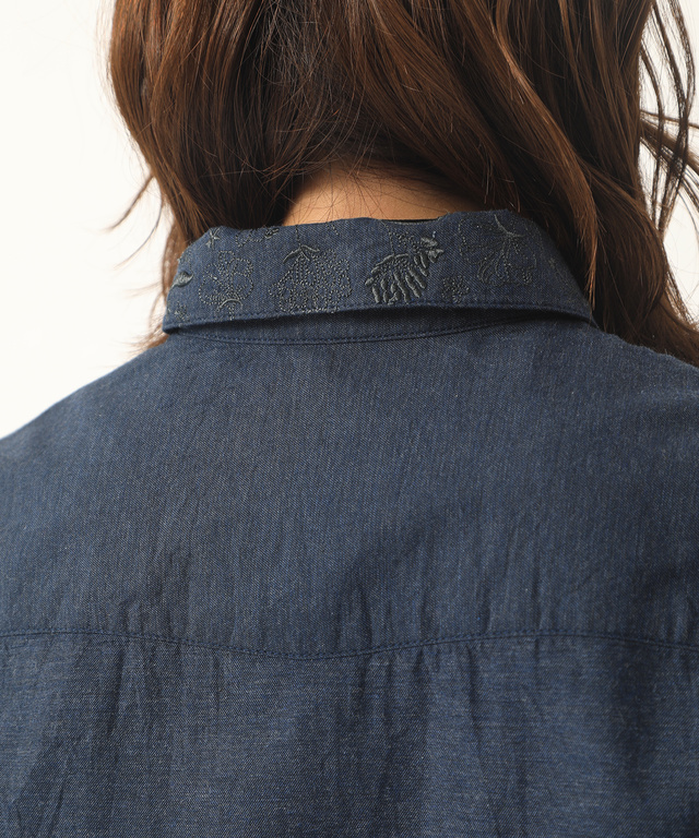 襟刺繍シャツ
