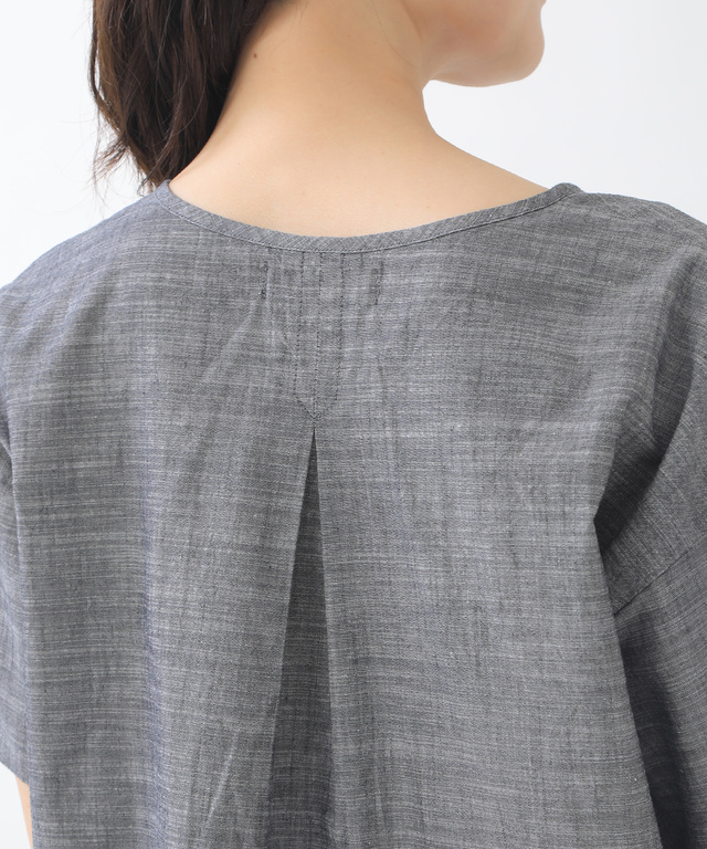裾刺繍キーネックブラウス