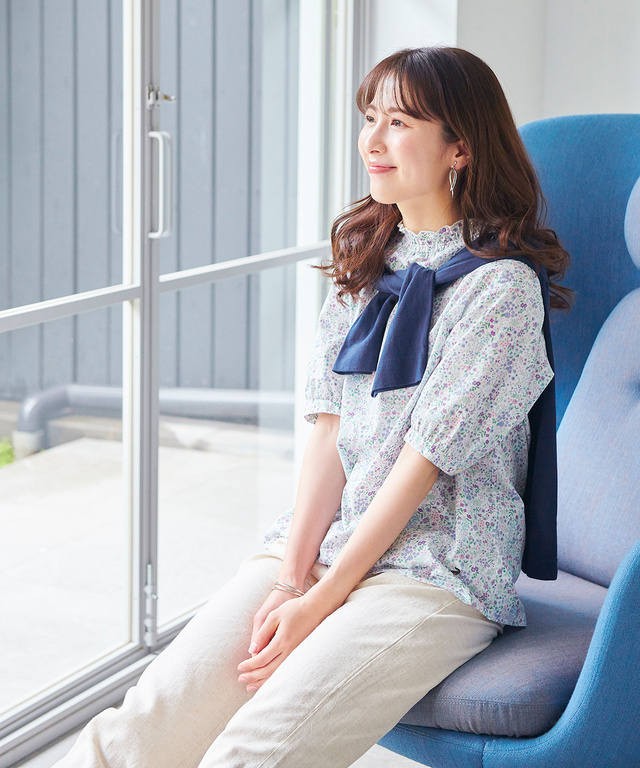 小花柄 襟シャーリング ブラウス【WEB・一部店舗限定】