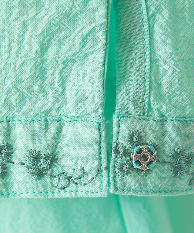 カフス刺繍 ギャザー ブラウス
