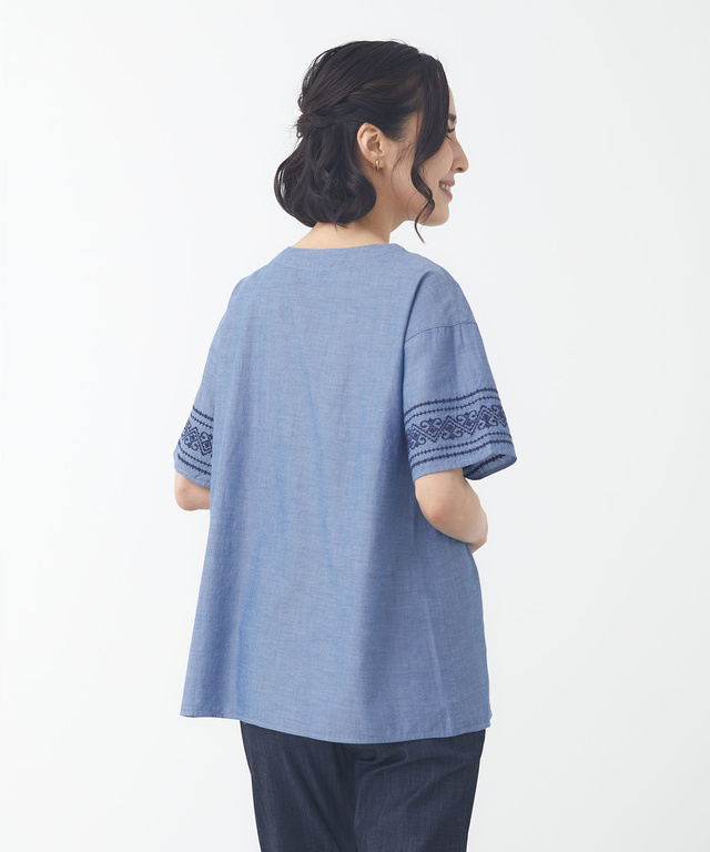 袖刺繍 プルオーバー ブラウス【オンラインショップ限定】