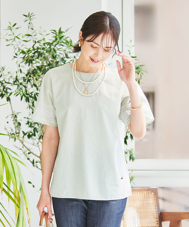 袖刺繍 プルオーバー ブラウス【オンラインショップ限定】