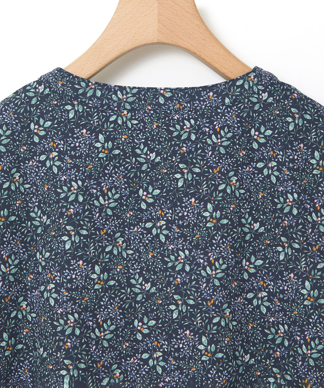 リーフ柄 プルオーバー ブラウス【オンラインショップ・一部店舗限定】