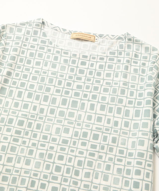 総柄Tシャツ
