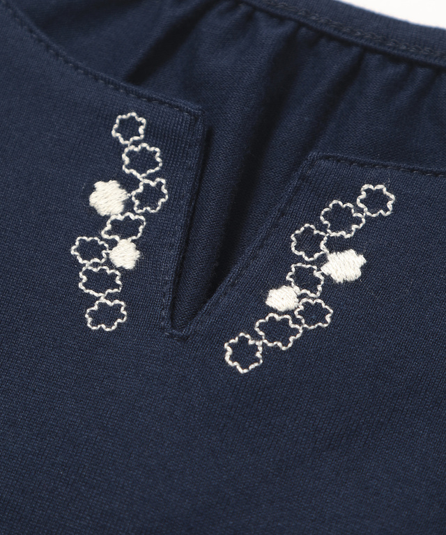 刺繍キーネックカットソー
