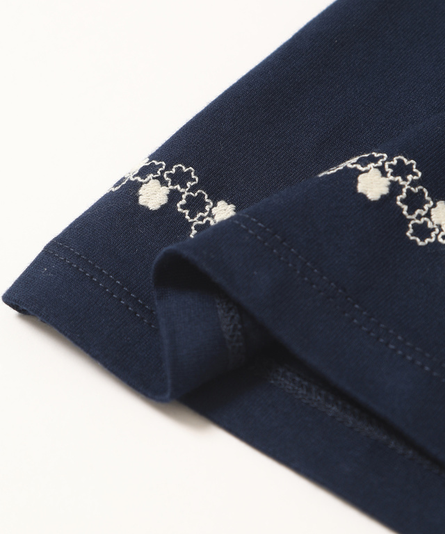 刺繍キーネックカットソー