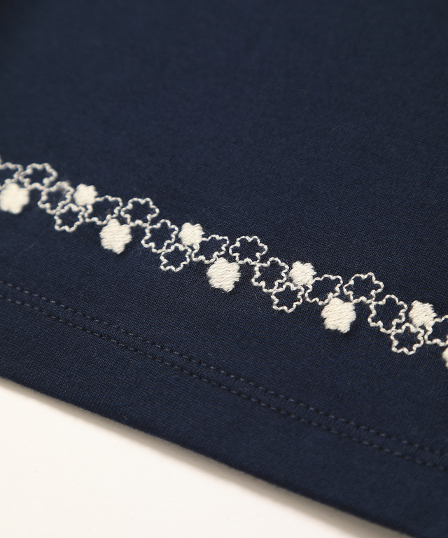 刺繍キーネックカットソー