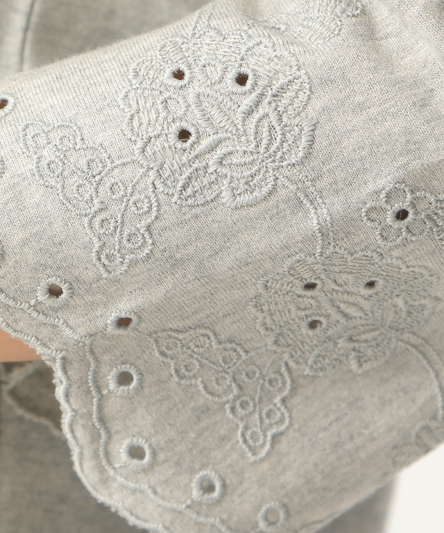 袖スカラップ刺繍プルオーバー