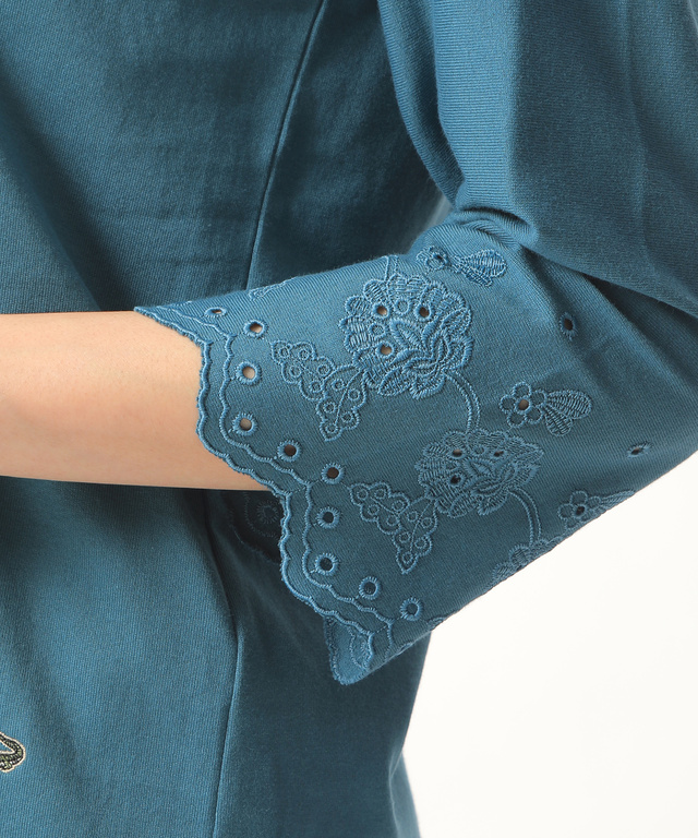 袖スカラップ刺繍プルオーバー
