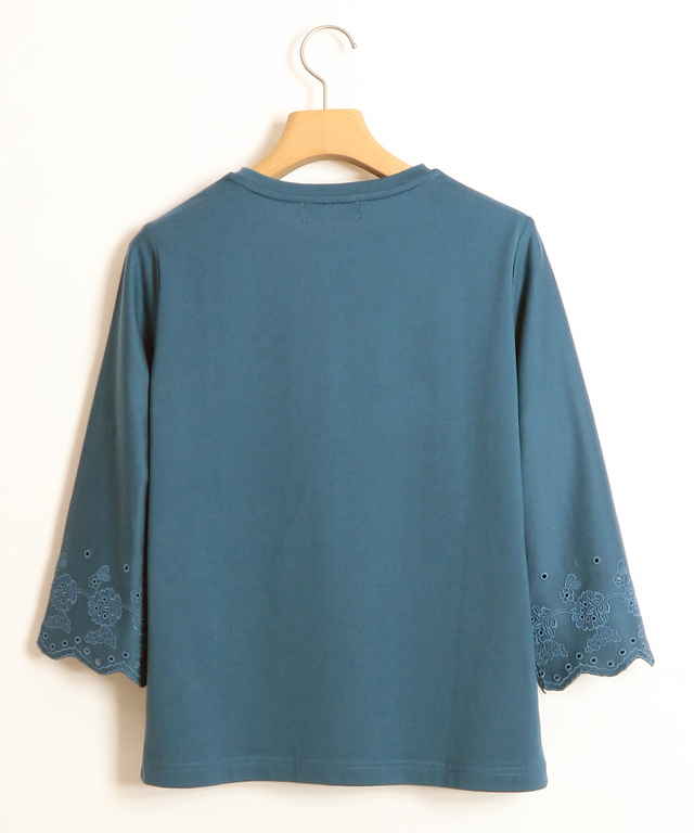 袖スカラップ刺繍プルオーバー
