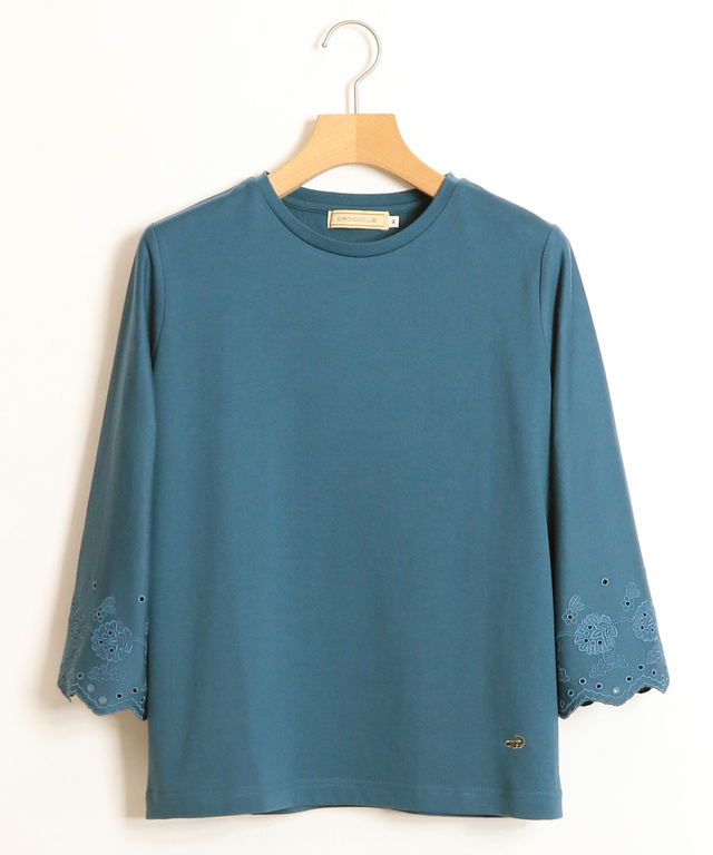 袖スカラップ刺繍プルオーバー