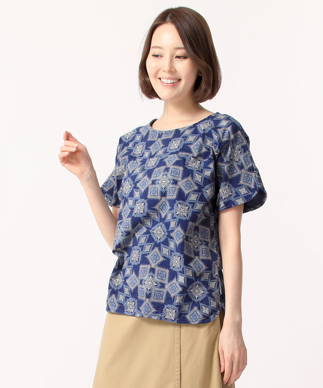 総柄プリントTシャツ