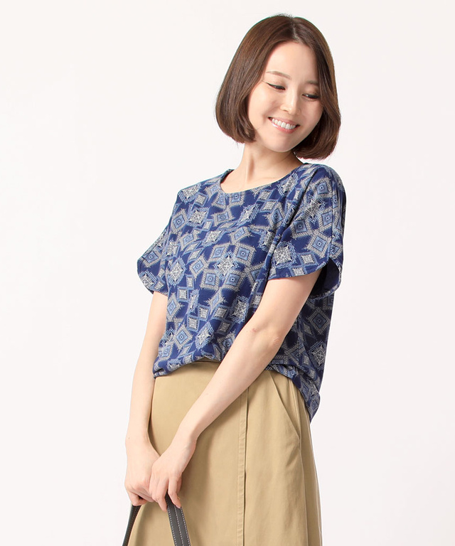総柄プリントTシャツ