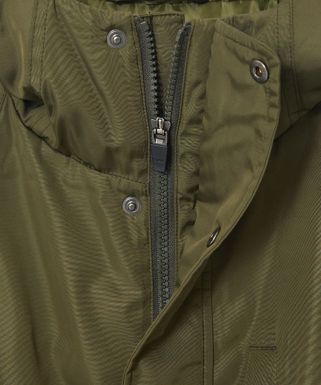 メモリー素材 ダウン ジャケット