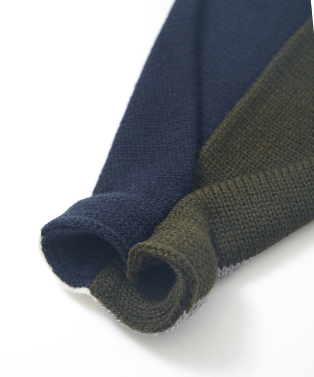 差し込み デザイン マフラー