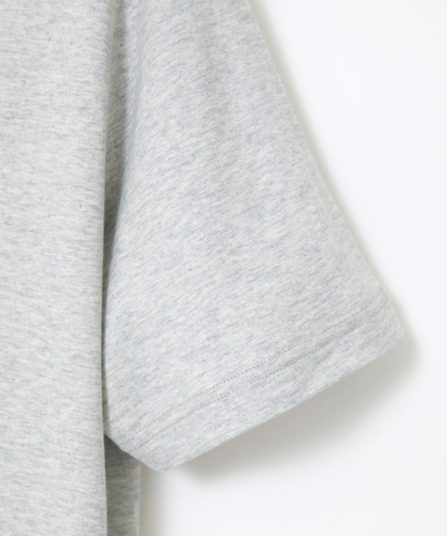 ロゴ モチーフ デザインTシャツ