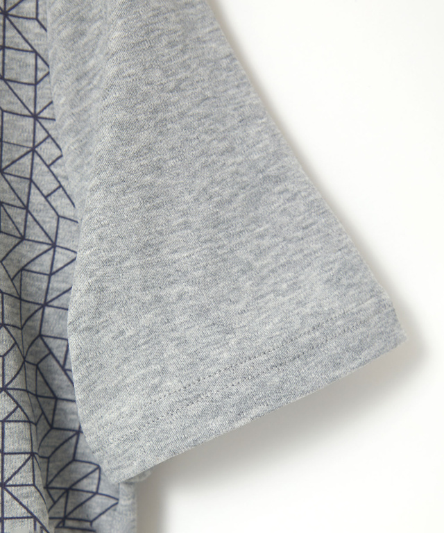 スムース 幾何学 ロゴプリント Tシャツ