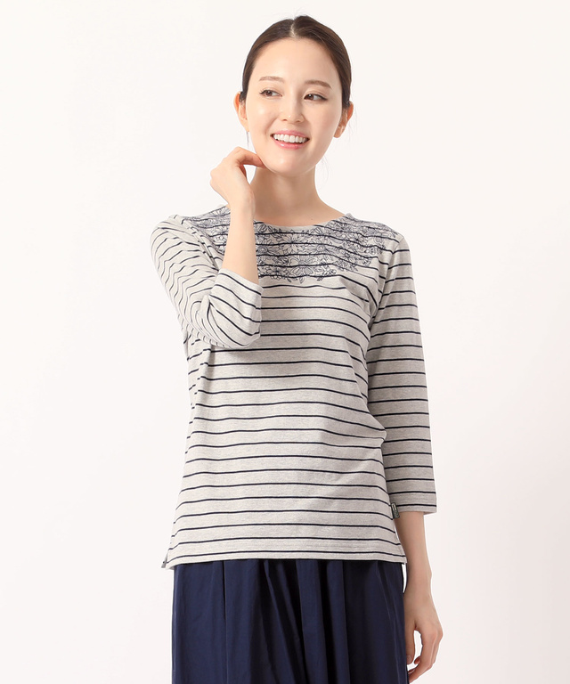 刺繍クルーネックT