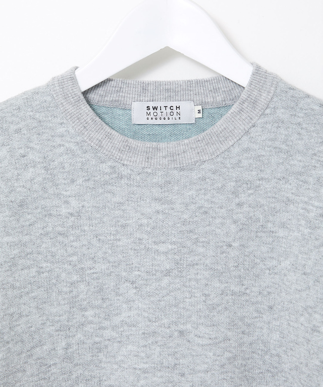 裾切り替え ロゴライン クルーネックニット